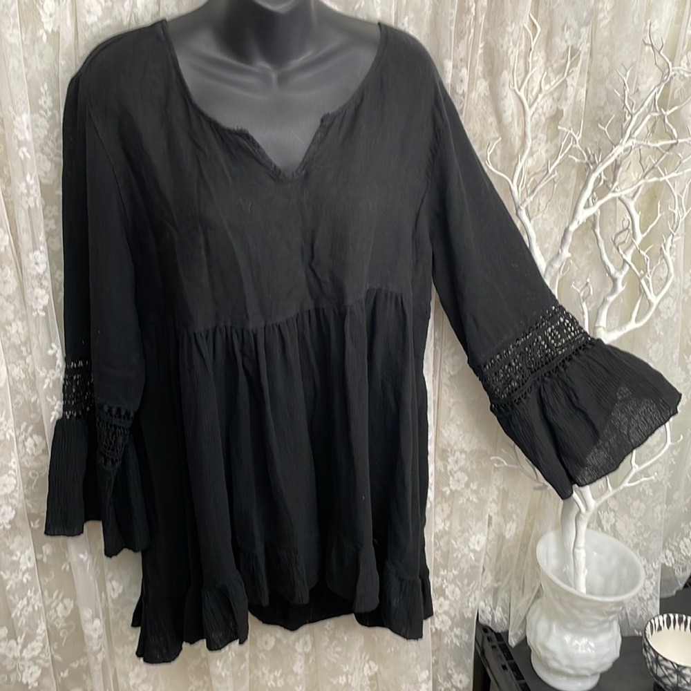 Beyond Capri Perfect Deep Black Gauzy Blouse, Ruffled Bottom & Lace In Sleeves